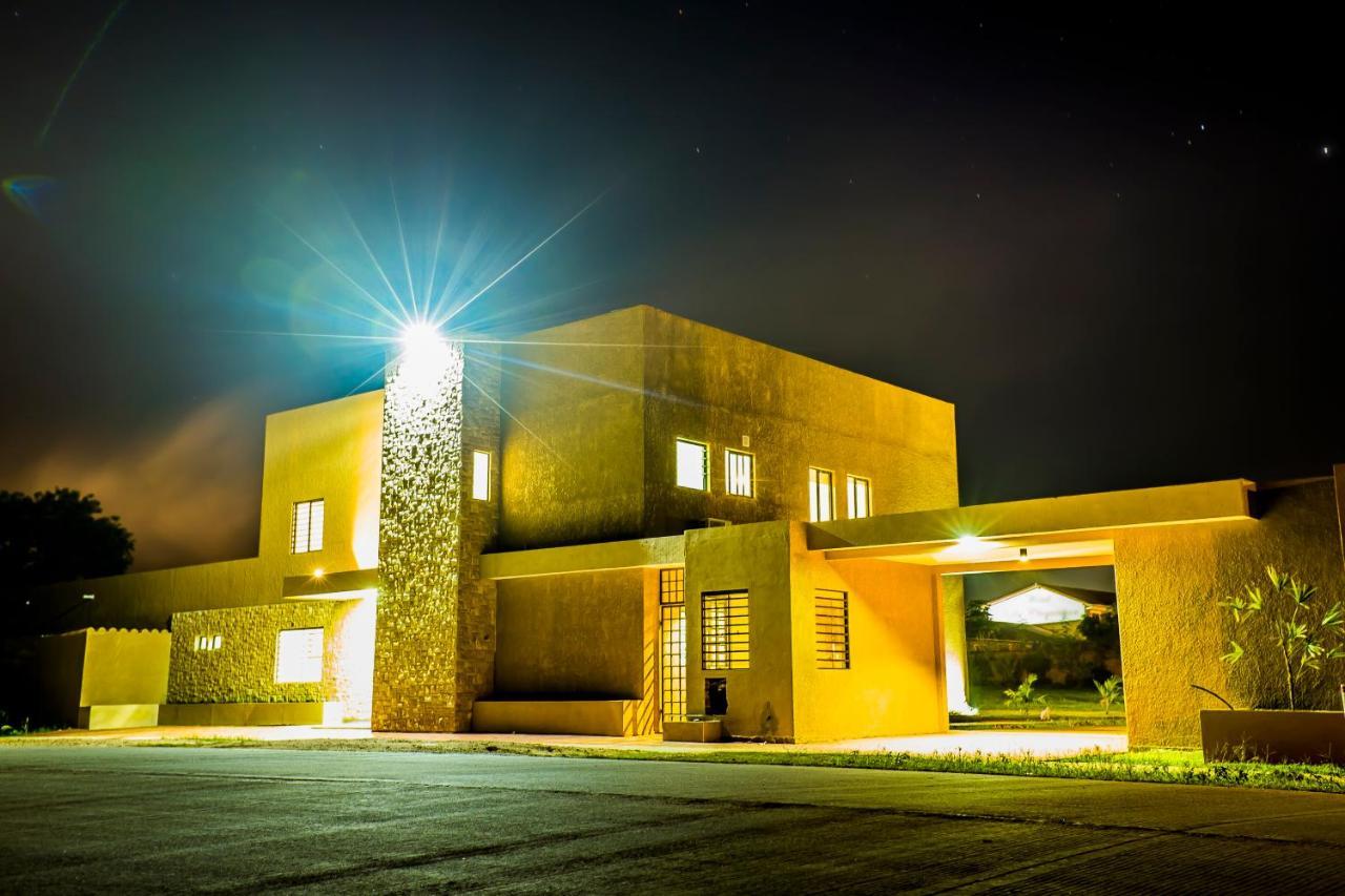 El Suto Apart Hotel San José de Chiquitos Exteriör bild